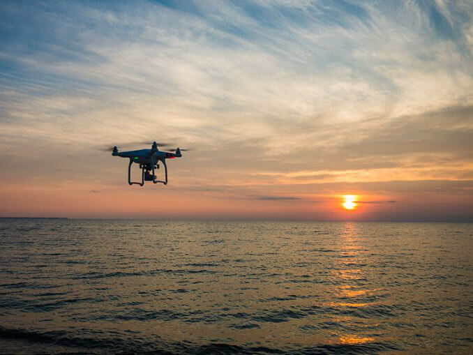 Los drones son muy útiles para el salvamento y repartir ayuda humanitaria - The Drones Land